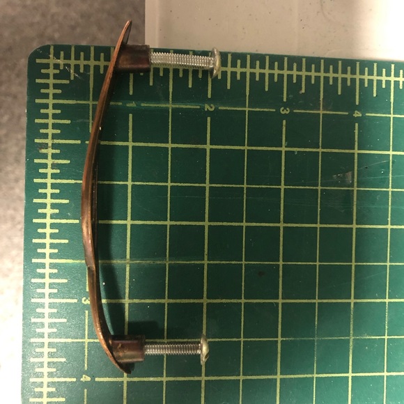 33 Vintage brass/copper antique cupboard drawer pulls - Picture 3 of 5